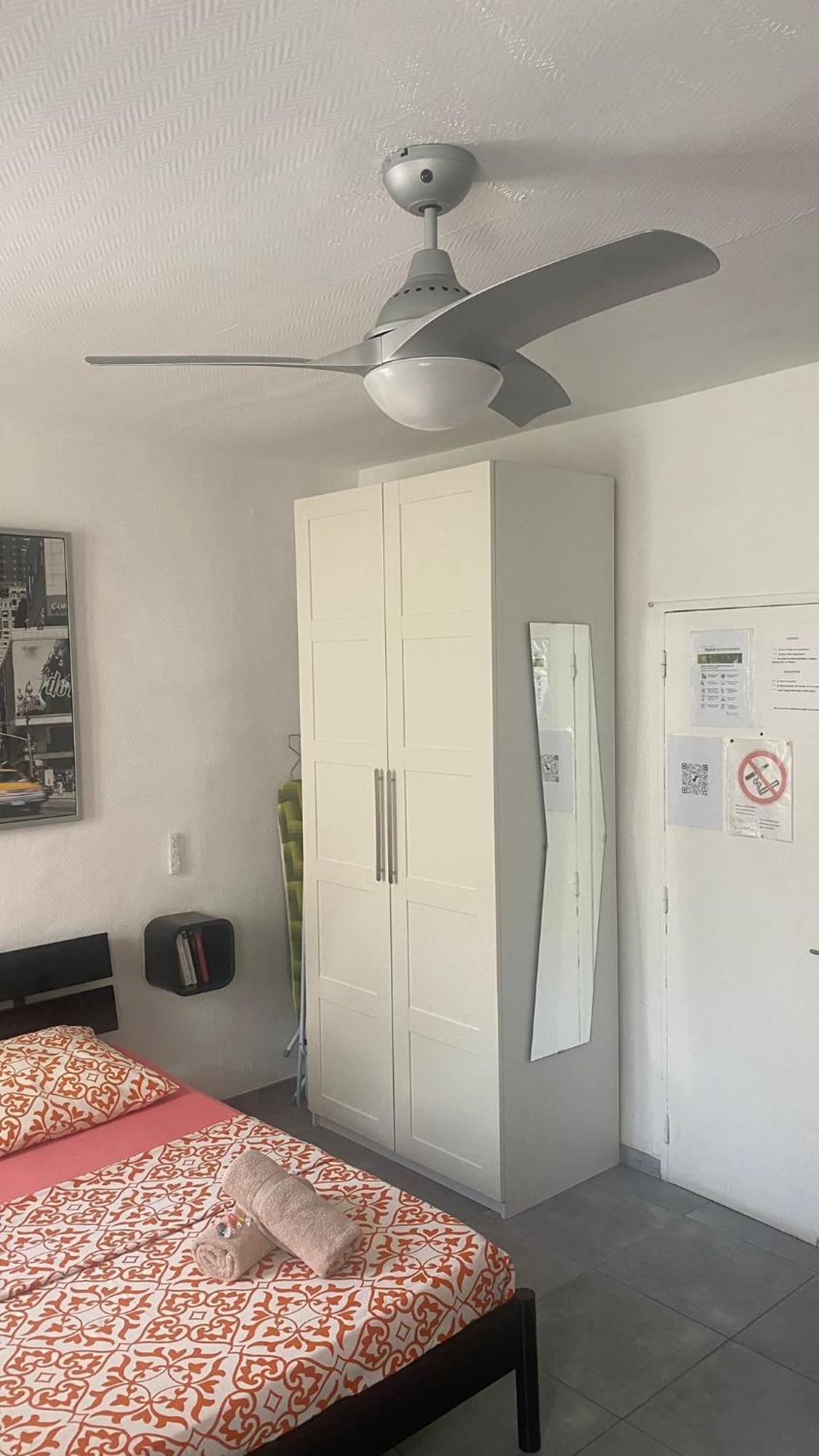 Le Suffren, Ventile ,Wifi, A 100 M De La Plage Toulon Buitenkant foto